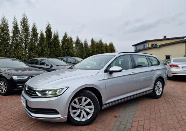 Volkswagen Passat cena 62800 przebieg: 125000, rok produkcji 2018 z Zawiercie małe 596